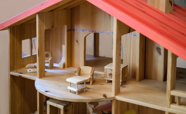 Doll House Assembly in Waldorf